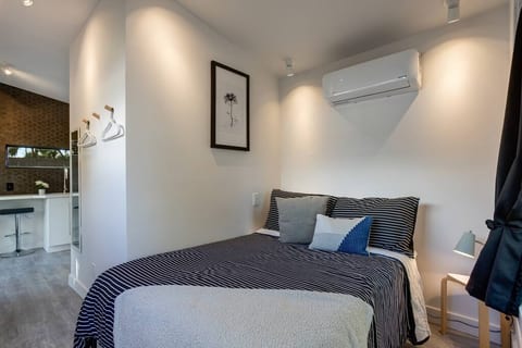 Full size bed