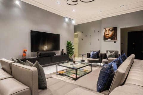 Luxury 2BR Penthouse | Ikoyi | Lagos | Fast Wi-fi