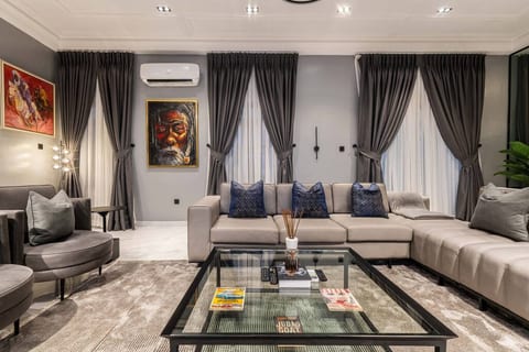 Luxury 2BR Penthouse | Ikoyi | Lagos | Fast Wi-fi