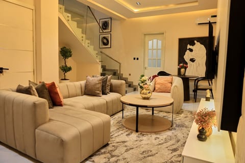 Luxury 4-Bedroom Suite in Parkview | Ikoyi | Lagos