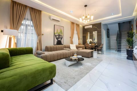 Modern 4BR Apartment, Parkview Ikoyi