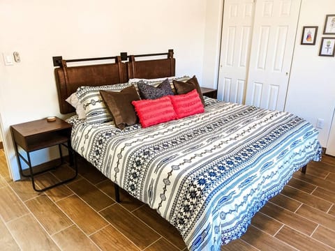 Saguaro Vista: Modern 4BR/3BA, Minutes to U of A