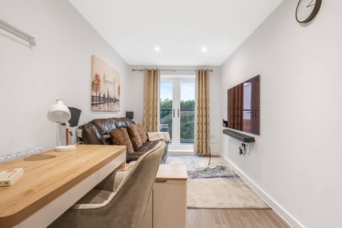 Harmony: 5 Mins to City Centre, Balcony, Fast WiFi