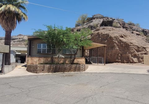 1970'S HIDDEN GEM CLOSE TO THE RIVER 2000 SQ FT