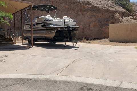 THAT'S A 26 FT PONTOON BOAT IN THE DRIVEWAY. SO THERE IS PLENTY OF ROOM IN THE DRIVEWAY AND NEXT DOOR FOR PARKING YOUR TOYS.