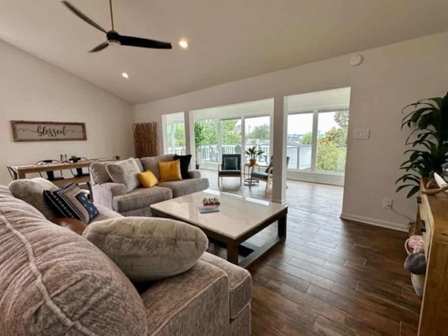 Lake Conroe Getaway. 3 BR. Amazing Views/Sunsets! - Montgomery