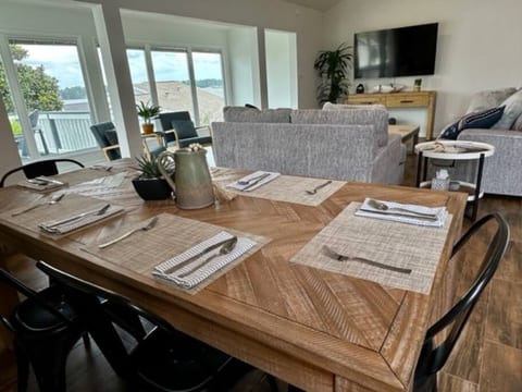 Lake Conroe Getaway. 3 BR.  Amazing Views/Sunsets!