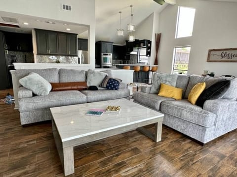 Lake Conroe Getaway. 3 BR.  Amazing Views/Sunsets!