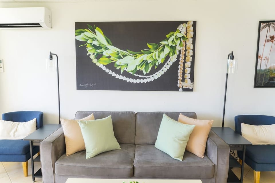 Newly Redesigned Condo Featuring Hawai'i Art