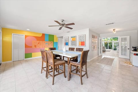 Large Dining Room with Gorgeous Florida Mural!