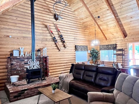 Cozy up after a day of hiking, snowboarding/skiing, biking in our living room with our fireplace in our real log vaulted spacious living room area.
