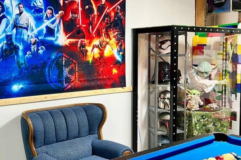 STAR WARS family cabin/HOT TUB/EVoutlet/GAME RM