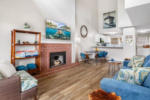 NEW Ocean and Turtles Condo with Pool and Hot Tub