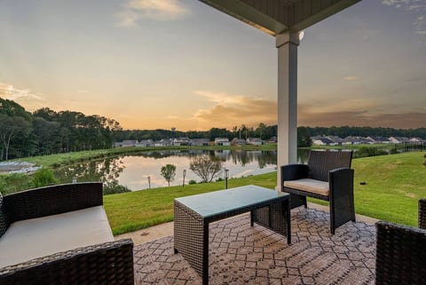 Close to RTJ | Game Room + Patio | Lakefront 4BR