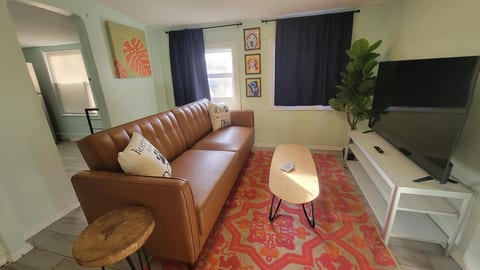 1 Bedroom Apartment/ Pets friendly/ 15 mins DTSP image 2
