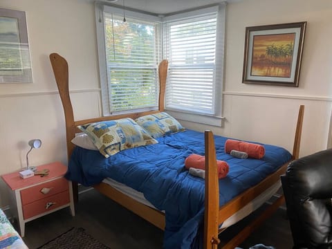 Queen bed