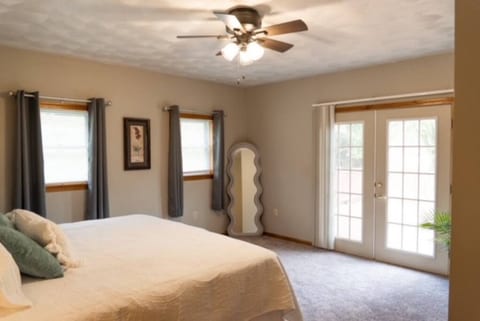 Cozy country home King Beds Waynesburg PA