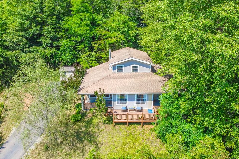 Mountain Cabin near the lake “Hilltop Chalet” - Hiawassee