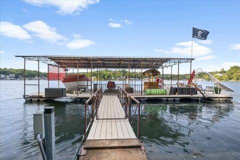 Awesome Lake-Front Home w/ dock, kayak, SUP & more