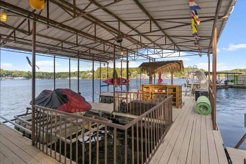 Awesome Lake-Front Home w/ dock, kayak, SUP & more