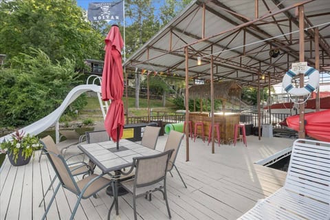 Awesome Lake-Front Home w/ dock, kayak, SUP & more