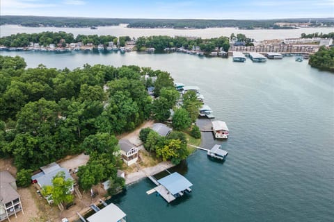 Great Lakefront Private Home and Dock! SUP & Kayak