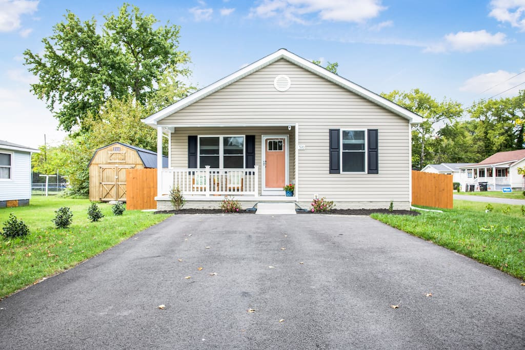 Corner lot a short walk from the beach