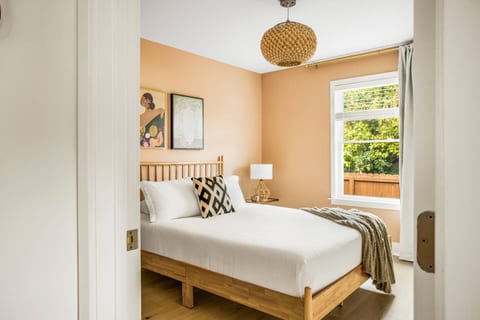 Second Bedroom | Queen Bed