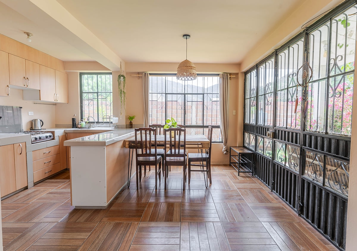 Bright Riverside 3BR Home *Garden *5 min to Pisac image 3 Beautiful bright house w/ gated garden & balcony