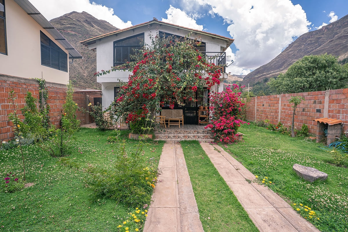 Bright Riverside 3BR Home *Garden *5 min to Pisac image 2 Beautiful bright house w/ gated garden & balcony