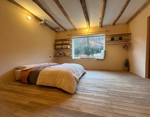 Spacious Studio in Prime Area w/ Views, Top Wifi image 1