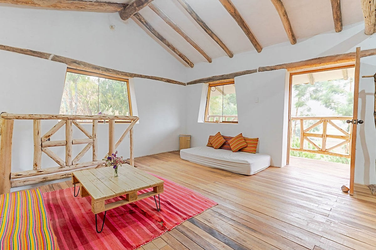 Cosy countryside home w/ mountain views