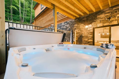 Indoor Pool Cabin! Brand New~Game Room~EV Charger