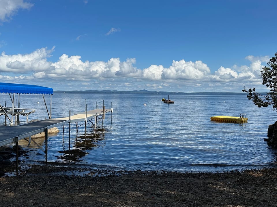 Cute and cozy lake view cottage - Standish