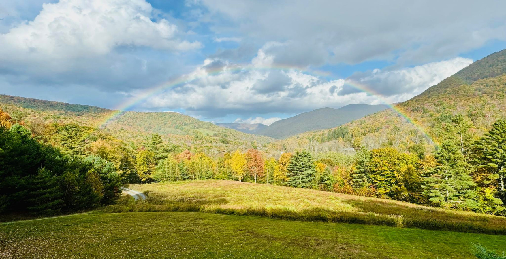 Amazing Mountain View’s- Hillside Getaway