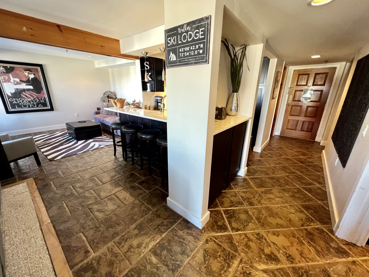 Village Watch Wonderland Ski on Ski off + Steps to Stratton Village