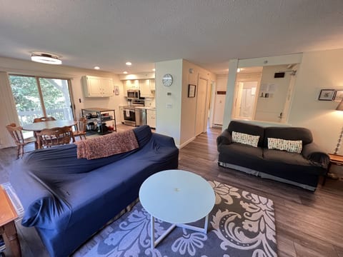 Cozy Bromley Retreat