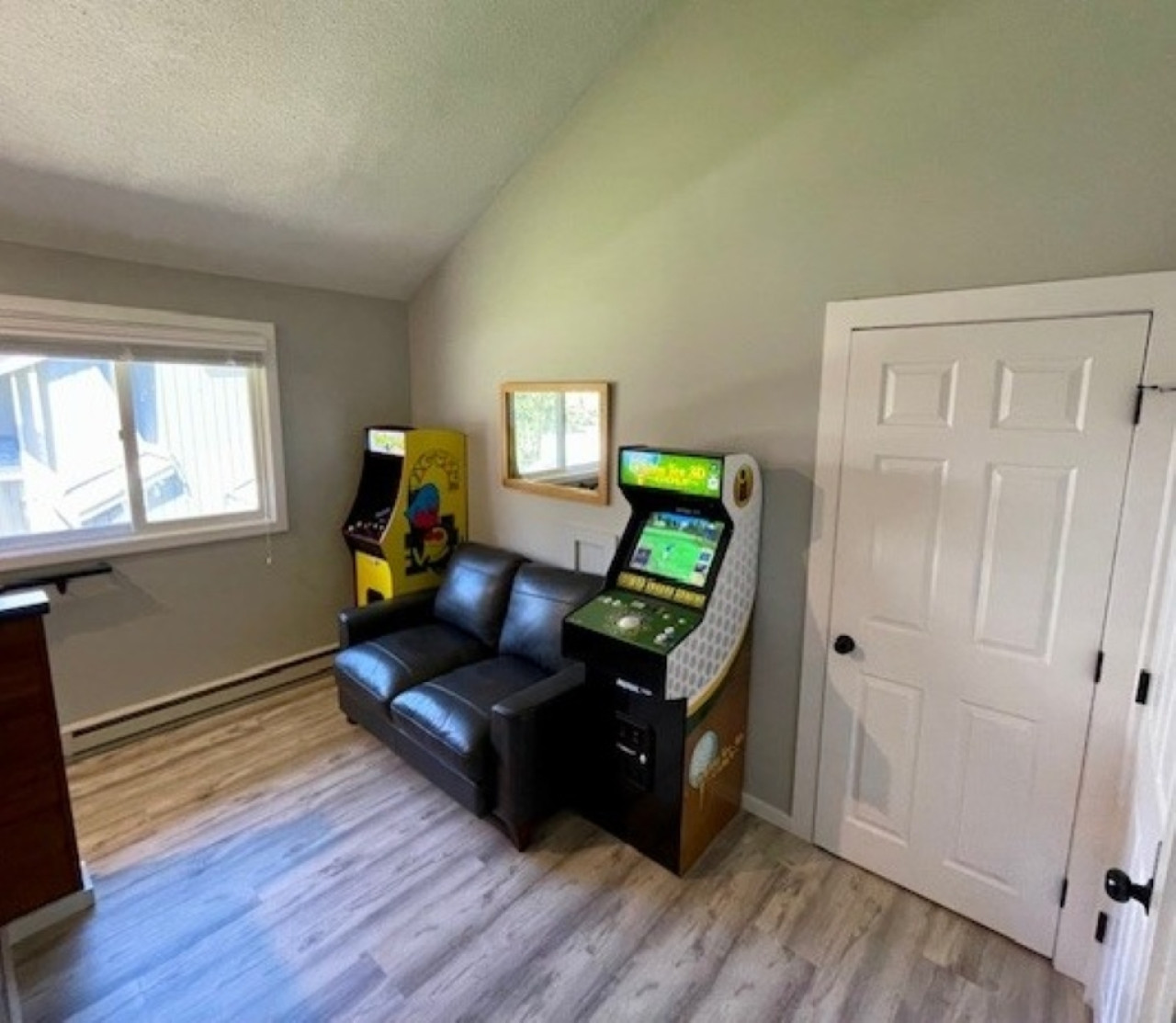 Golden Tee & Pac Man for endless hours of entertainment Golden Tee & Pac Man for endless hours of entertainment - Jay Peak, VT - Newly Renovated Ski-In/Out by Waterpark - Jay