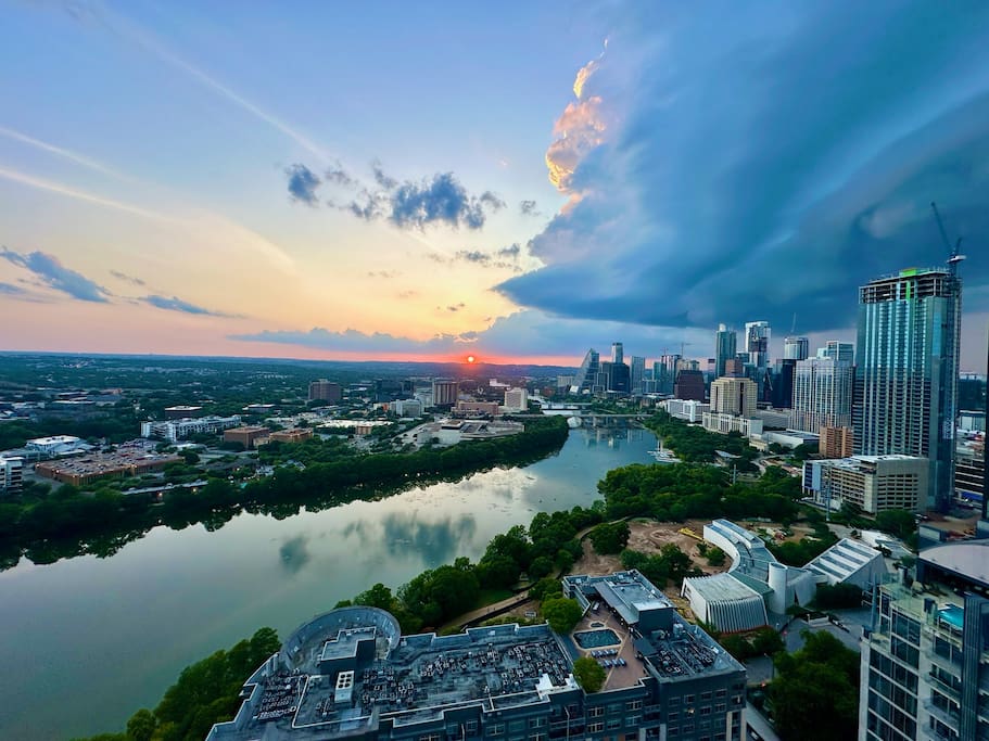 *New Listing* Austin Tower Living - Downtown