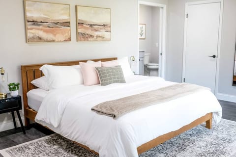 Modern & Serene | King Beds~Fast Wi-Fi~Gazebo~RO