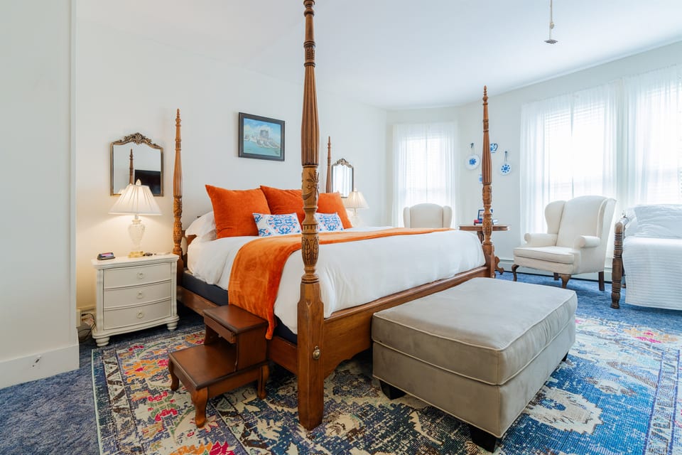 Unique Marker Hideaway — Room #3 - Lakeside Marblehead