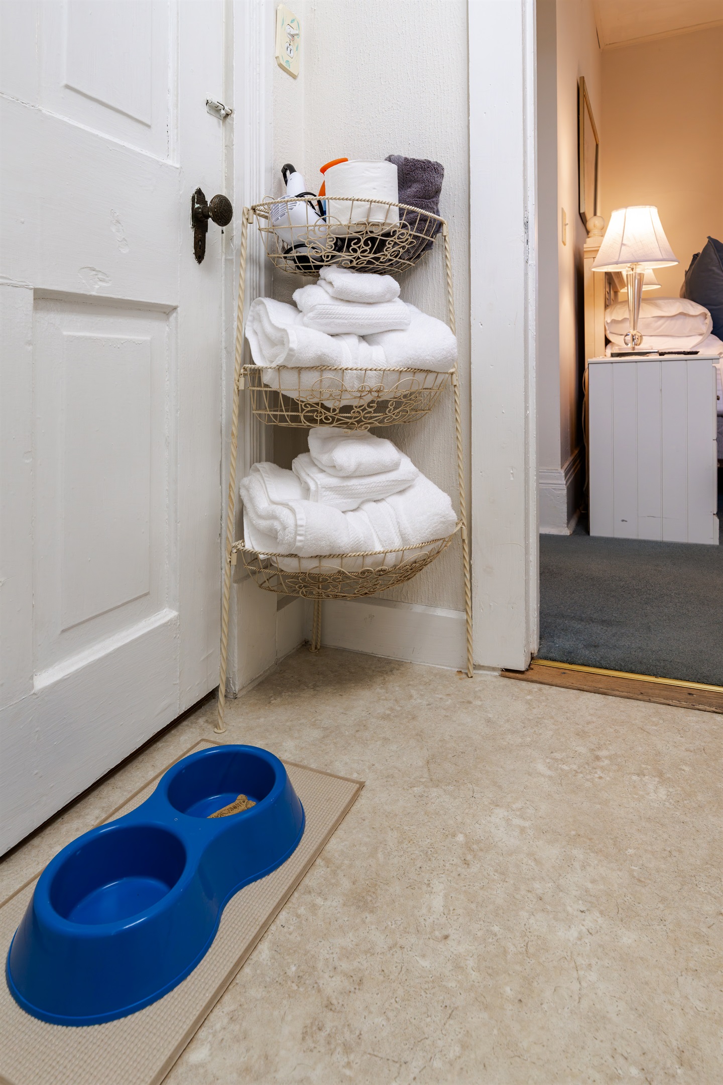 Birdsong Bliss Retreat Room #8 - Lakeside Marblehead Birdsong Bliss Retreat Room #8 - Lakeside Marblehead