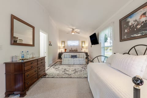 Commodore Perry Suite — Room #7