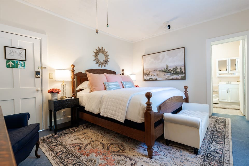 Driftwood Dream — Room #5 - Lakeside Marblehead