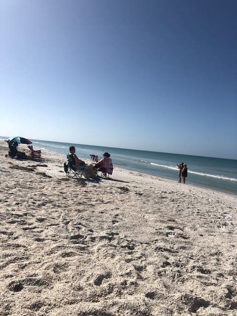 5 minutes to the beaches of Boca grande
