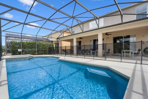 La Isla Retreat, 6 BR pool house near Disney Parks