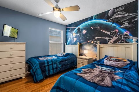 La Isla Retreat, 6 BR pool house near Disney Parks