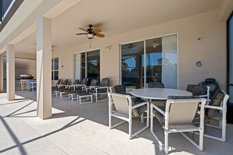 La Isla Retreat, 6 BR pool house near Disney Parks