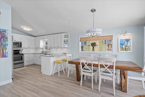 Newly Remodeled and 2 Blocks from Beach!