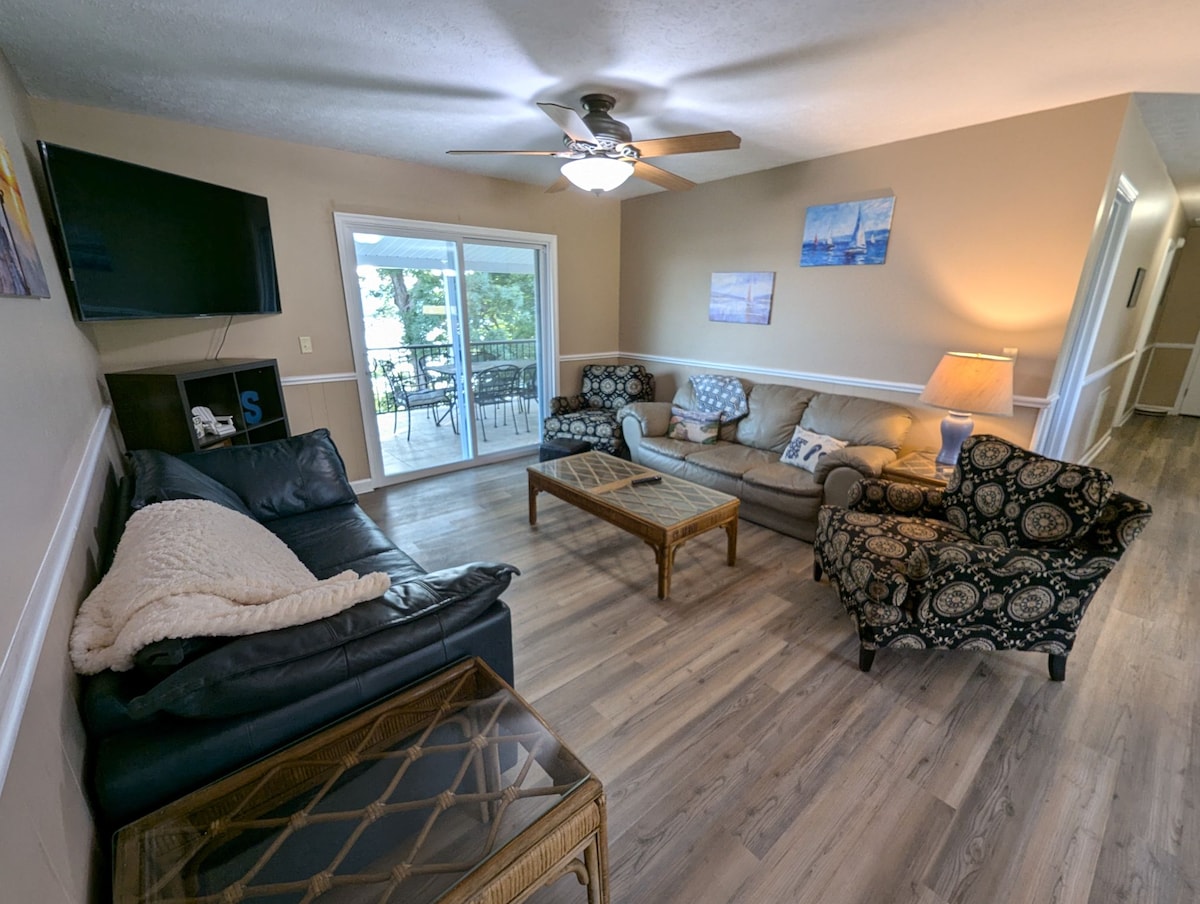 Lakefront sunsets~large dock~Kayaks&SUP~Game Room - Moneta Lakefront sunsets~large dock~Kayaks&SUP~Game Room - Moneta